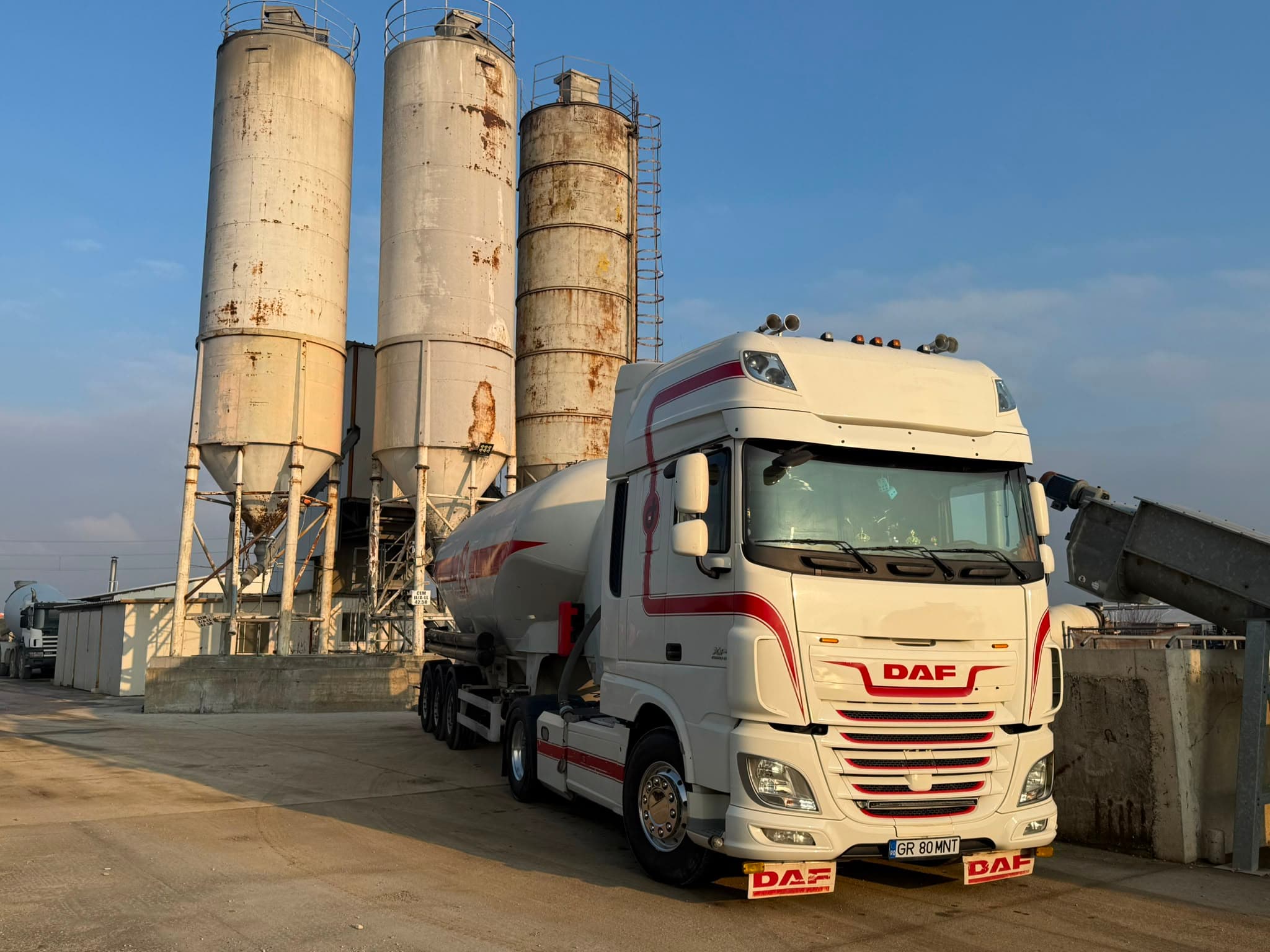 Cisternă ciment DAF MNT Grup iarna