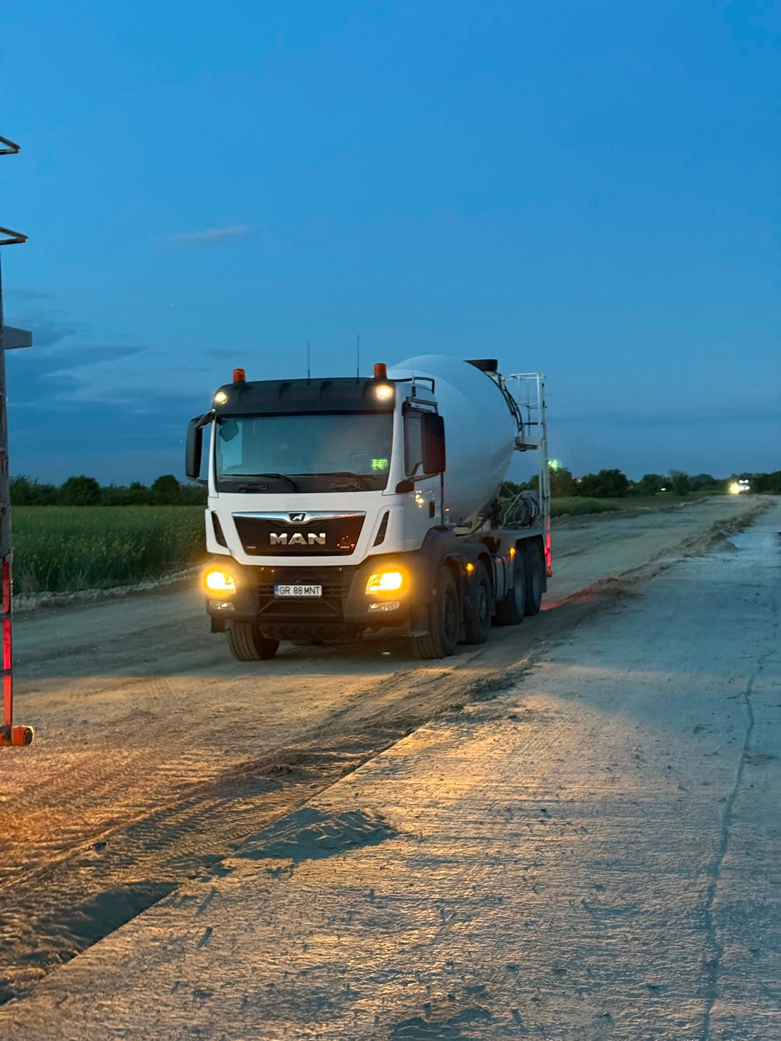Cifă de beton pe drum